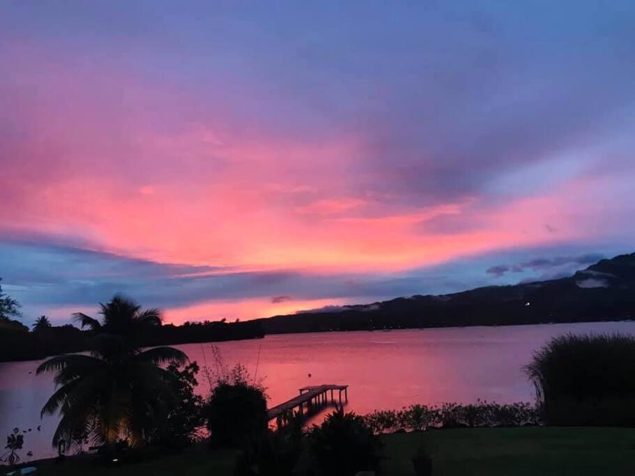 Te Mana Lodge Taravao 外观 照片