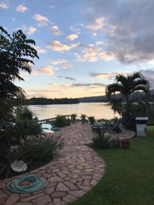 Te Mana Lodge Taravao 外观 照片